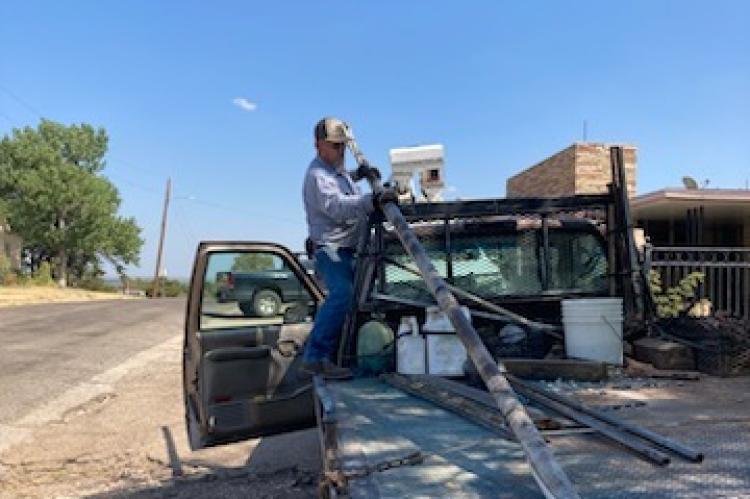Warren Rivers loading the flagpole
