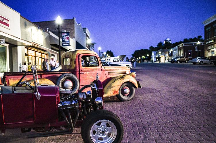 Main Street Canadian on Cruise Night