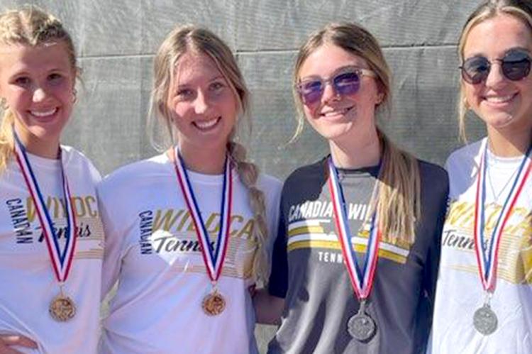 Kinlee Dunbar and Bralee Crossland, Mallory Poe and Addi Wall 
