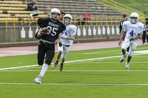 Canadian’s Luke Flowers outruns a River Road defender for a score Thursday night.