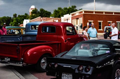 Main Street Canadian on Cruise Night
