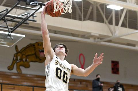 Josh Culwell (00) hits this layup in the Cats' Friday night win over Highland Park