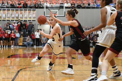 Mattie Boyd (55) sets the screen for Berkley Beedy (3)