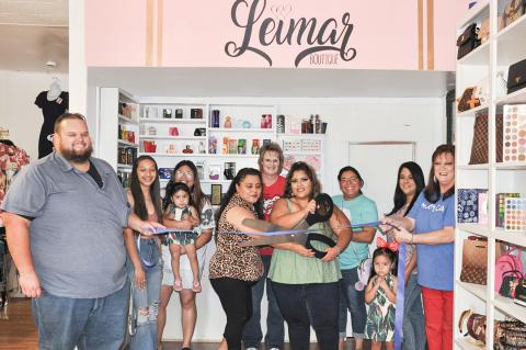 Leimar Boutique ribbon-cutting