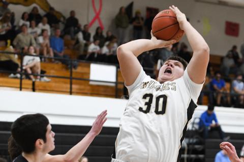 Wildcat Kaden Carr (30) takes an inside shot