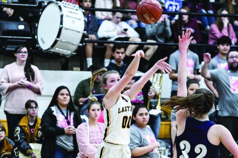 Kennedi Cook (00) looks for a 3-pointer