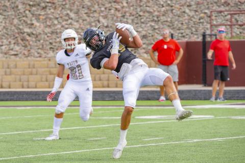 Canadian’s Reagan Cochran (19) makes a tremendous clutch reception for the Wildcats. 