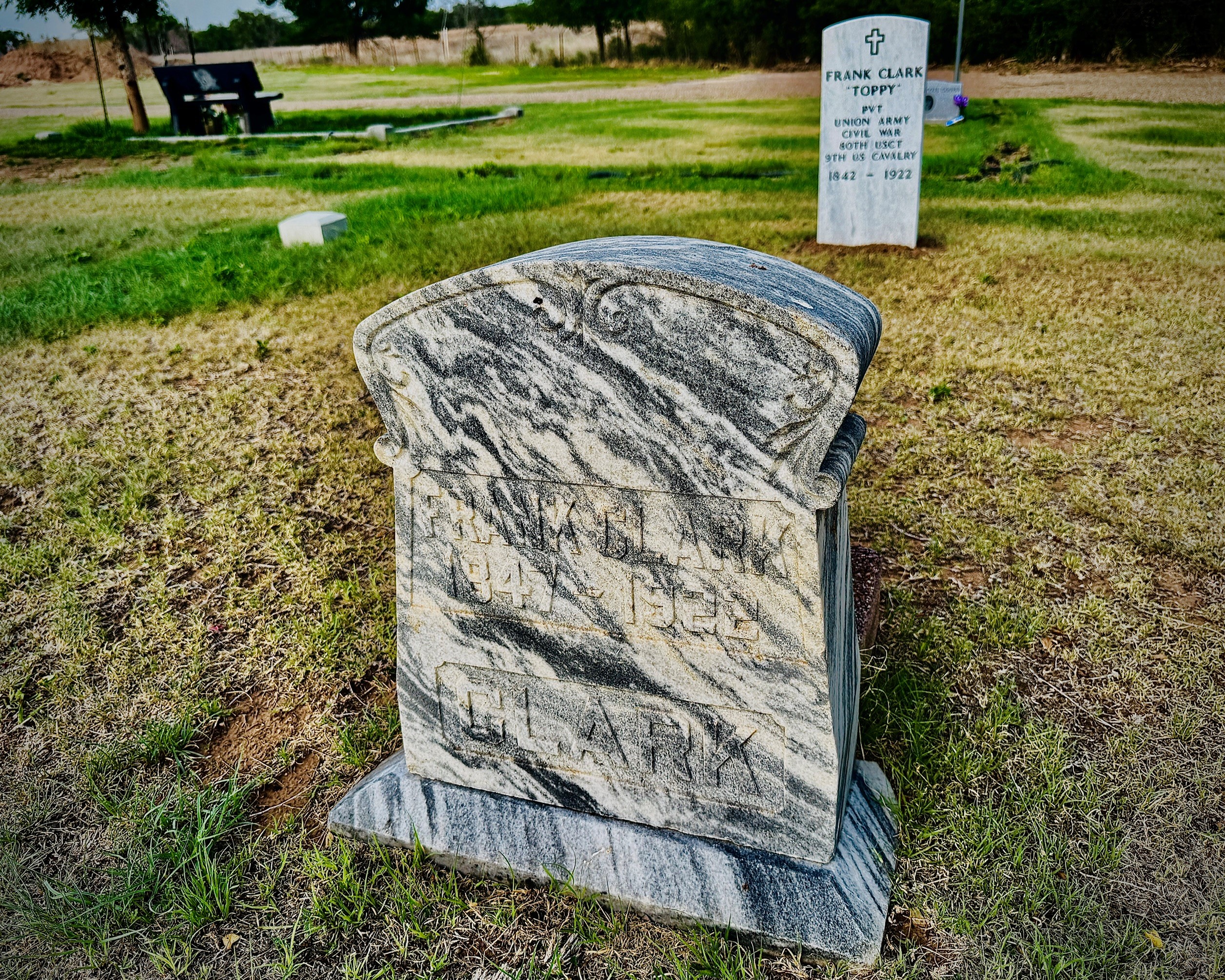 The original headstone on Frank "Toppy" Clark's grave