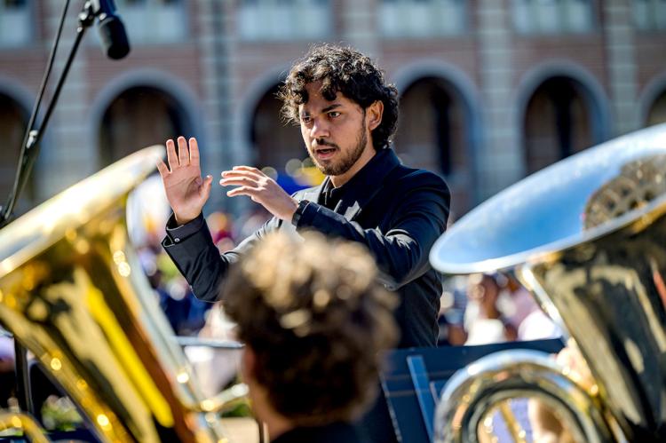 Alex Moreno-Gonzalez directs a Shepherd School double-brass quintet performing his composition, New Dawn, at the investiture of Rice President Reginald DesRoches. 