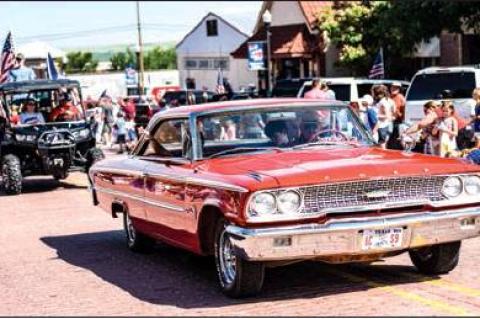 CLASSIC AUTOMOBILE AWARD WINNER JERRY SMITH WITH 1964 GALAXY 500